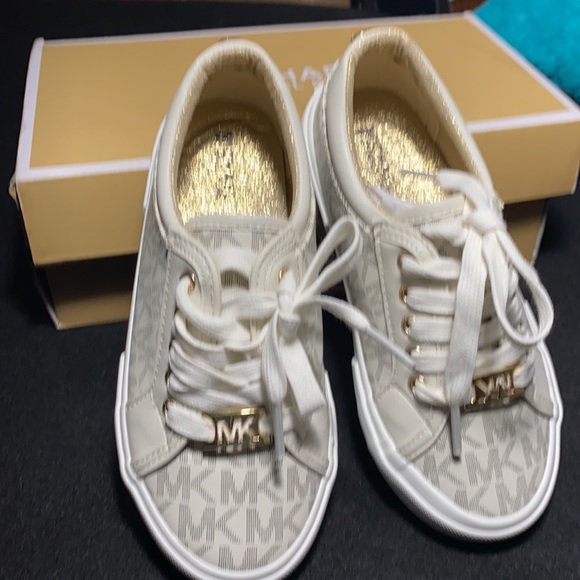Michael Kors girl's shoes - Picture 4 of 4